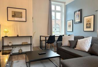 Vieux-Lille Appartement r  nov   avec une chambre has Balcony rooms