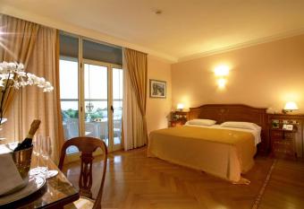 Hotel Firenze has Balcony rooms