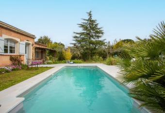 Studio 404 has Smoking/Balcony rooms