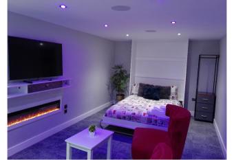 Cosy Studio has Balcony rooms