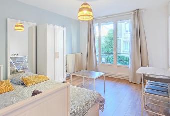 Appartement confortable et calme    Tours centre allows 18 year olds to book a room