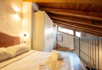 Falegnami Boutique Suites - BolognaRooms allows 18 year olds to book a room