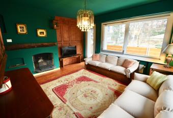 La casa di Gloriana [500 metri dalle piste da sci] has Balcony rooms