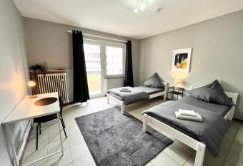 Apartment Central 10E 90qm Wi-Fi free Parking calm back house has Balcony rooms
