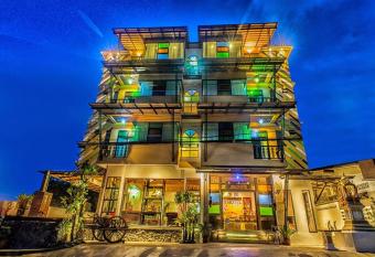 Jingjit Hotel has Balcony rooms