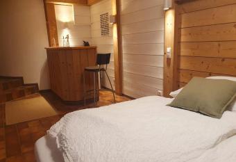 Apartment-Top Lage K  ln (H  rth) allows 18 year olds to book a room