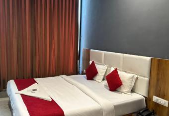 Hotel Dumas Near Airport has Balcony rooms