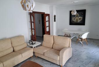 Encanto Urbano: Piso c  ntrico totalmente equipado allows 18 year olds to book a room