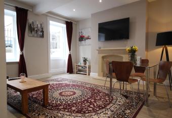 montrose lodge has Balcony rooms