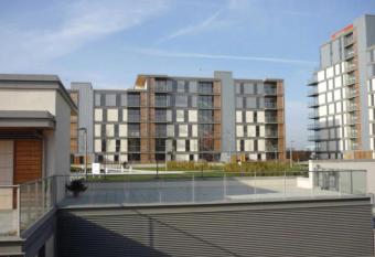 Remarkable 2-Bed Apartment in Milton Keynes has Balcony rooms