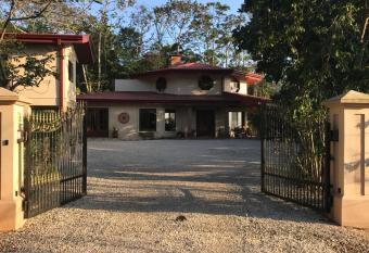 Villa Magallanes has Balcony rooms