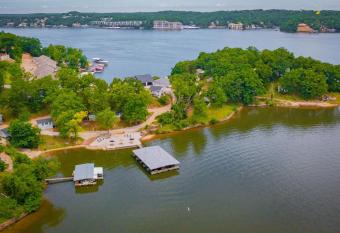 Tree House , Bagnell Dam area has Balcony rooms