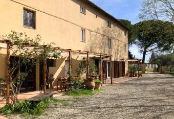 La Tonnaia has Balcony rooms