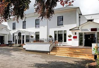 Stafford South Hatherton Hotel allows 18 year olds to book a room