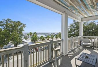 Hotel Pass Christian Penthouse has Balcony rooms