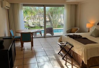 GOLF CORONADO LUXURY MANGO SUITE PRIVATE POOL FEE INCLUDED has Balcony rooms