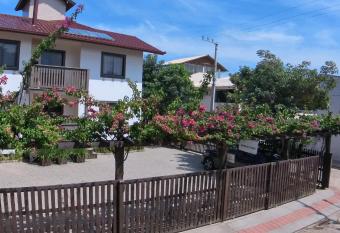 Residencial Oceano allows 18 year olds to book a room