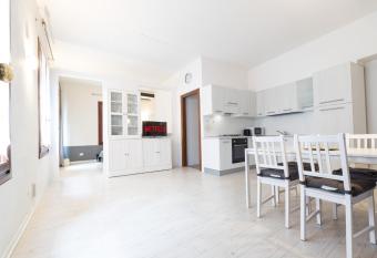 [Schio Centro storico] Casa nel cuore della citt   has Balcony rooms