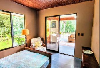 Casa de Paseo de Damas has Balcony rooms