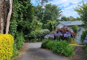 Papa s place has Balcony rooms