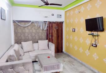 Shiva Palace has Balcony rooms