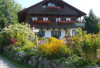 Landhaus Caesar - Hotel Garni has Balcony rooms