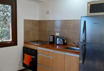 Monoambiente con piscina has rooms with a private hot tub