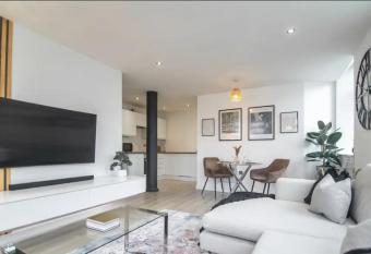 Conditioning House - Suite 1 allows 18 year olds to book a room