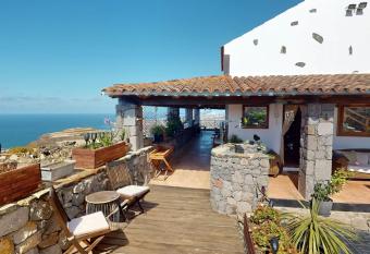 Luxury Colonial Country Villa has Balcony rooms