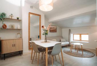 Appartement centre Puy-en-Velay allows 18 year olds to book a room