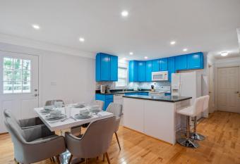 (null) has rooms with a private hot tub