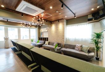 LN15 RICCA       5   !                               !                                        roof top BBQ has Balcony rooms