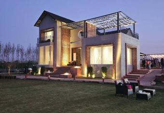 Falak Farms- Villa with Pool,Jacuzzi in Chandigarh has Balcony rooms
