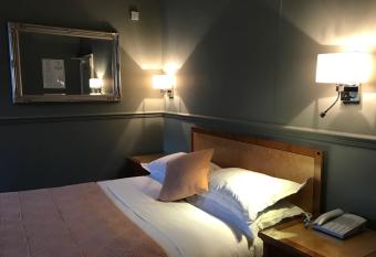 Eurobar & Hotel allows 18 year olds to book a room