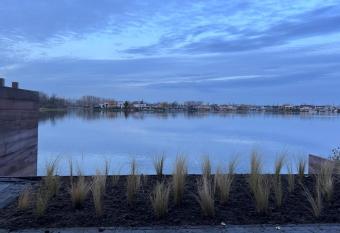 Studio Lakeview has Balcony rooms