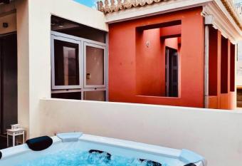 Pink Mango allows 18 year olds to book a room