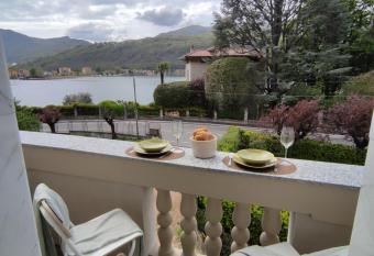 Lake View 42 allows 18 year olds to book a room