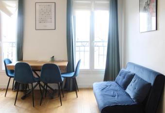 Cosy cocoon near Saint-Denis Cathedral has Balcony rooms