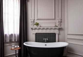 Judges Court allows 18 year olds to book a room