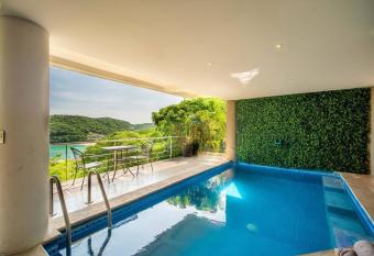 Casa Portamare - Modern Oceanfront Villa has Balcony rooms