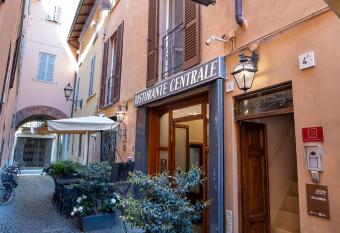 Locanda del Centrale allows 18 year olds to book a room