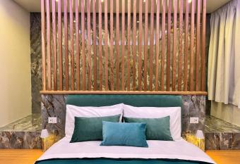 B&B DONNA SISINA has Balcony rooms