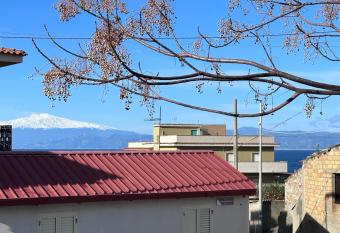 Guest House Oasi 513 casa vacanze vicino al mare has Balcony rooms