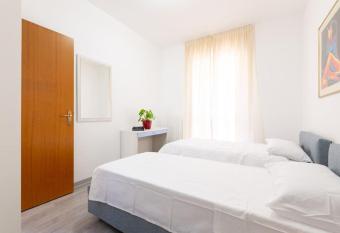 Oasi 2bedr vicino Groane/Rho Fiera/Milano/MXP has Balcony rooms