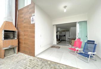 Apenas 650m da praia - Balne  rio Pi  arras has Balcony rooms