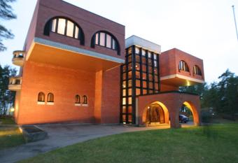 Villa Andropoff allows 18 year olds to book a room