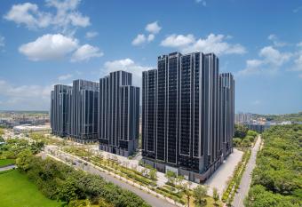 Adoor Suites Shenzhen allows 18 year olds to book a room