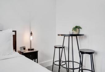 Coastal Charm Studio Retreat in Pompano allows 18 year olds to book a room