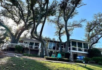 Bonita Cottage allows 18 year olds to book a room