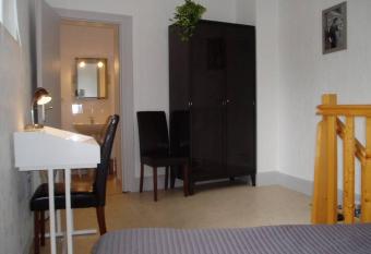 Appart-H  tel Limoges has Balcony rooms